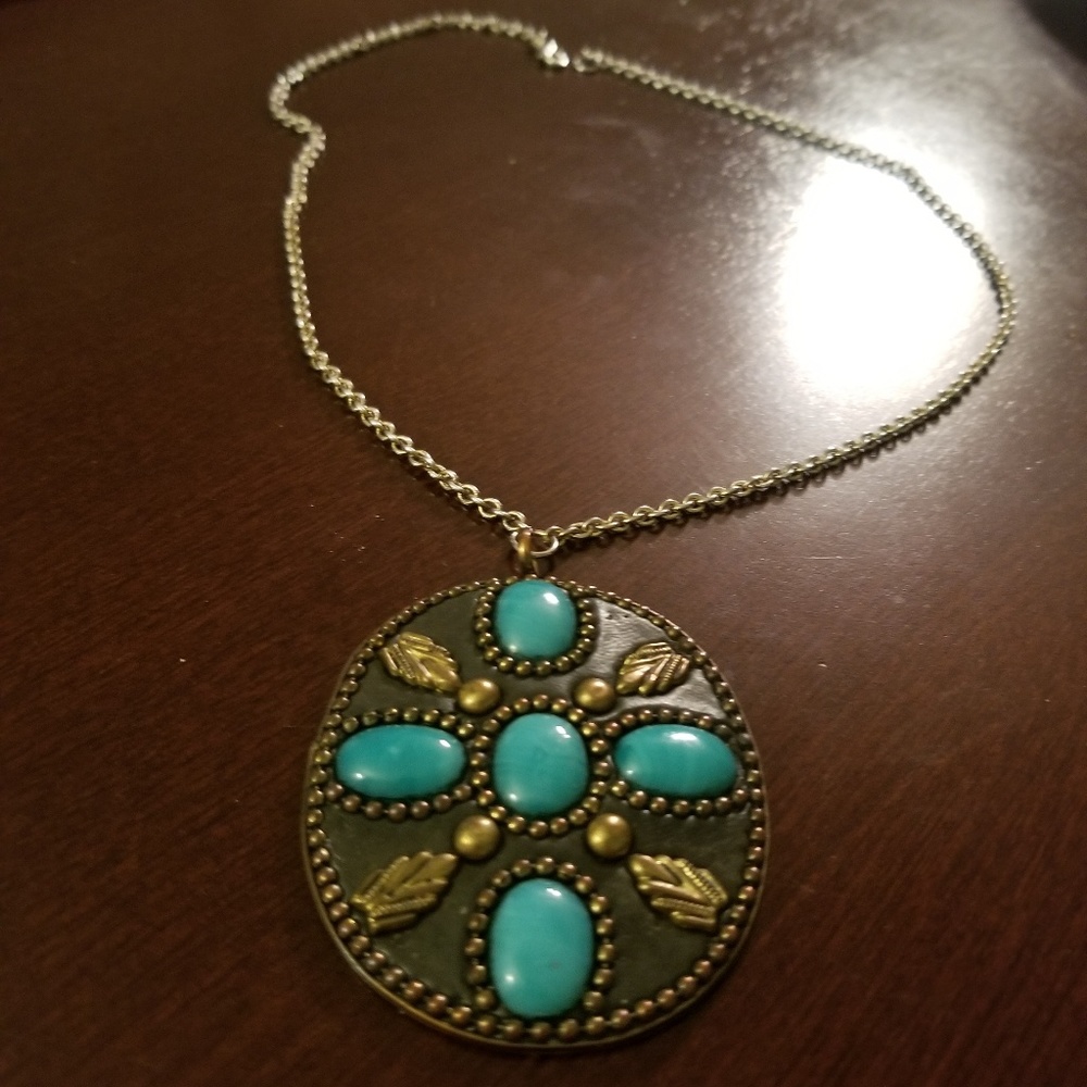 Collar con medallon antique